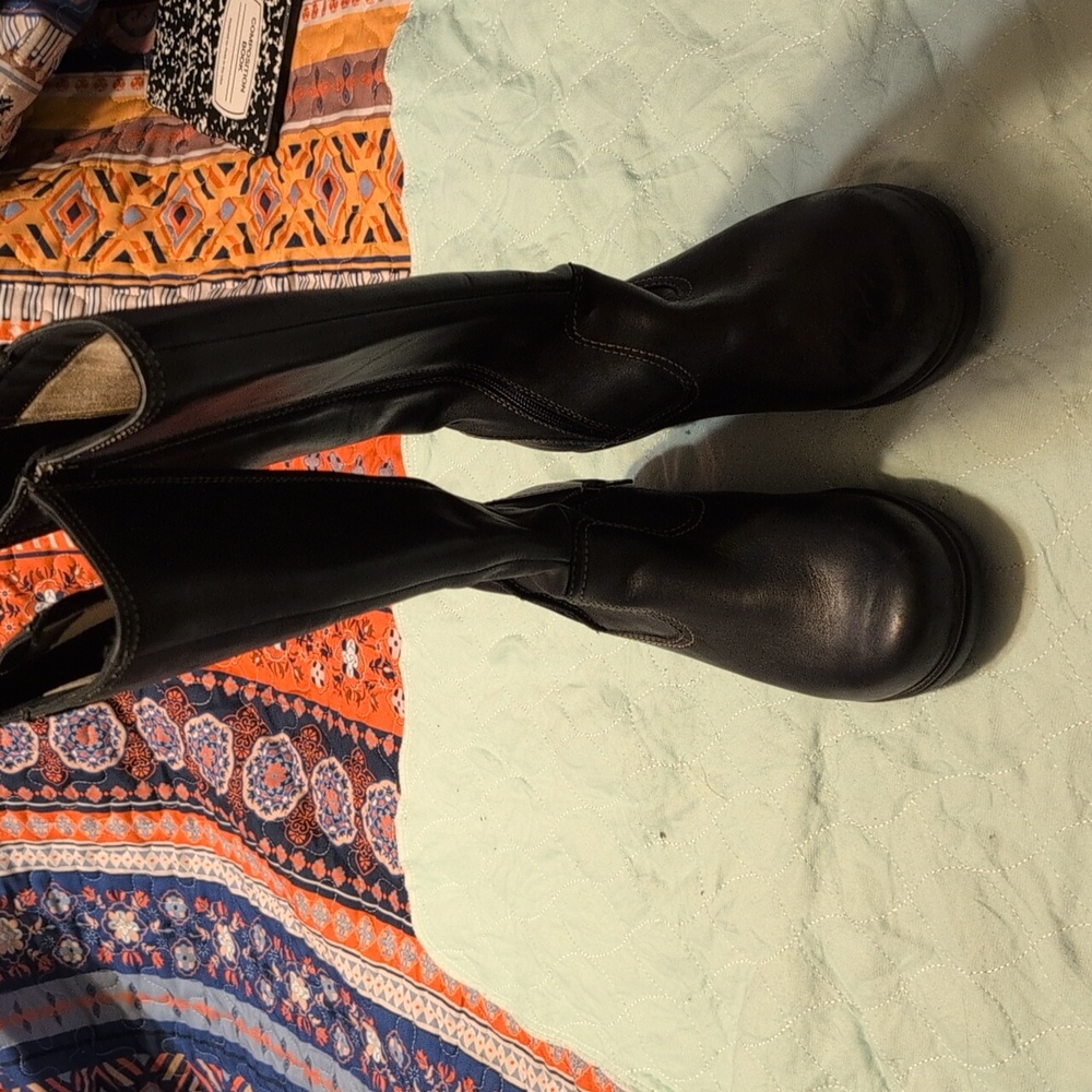 Boots - Picture 4 of 4